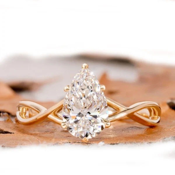 Product photograph showing the pear halo ring.