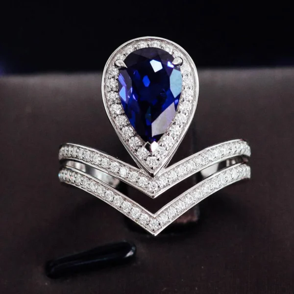 Pear Lab-Grown Sapphire Ring in Gold shown in the product photograph.